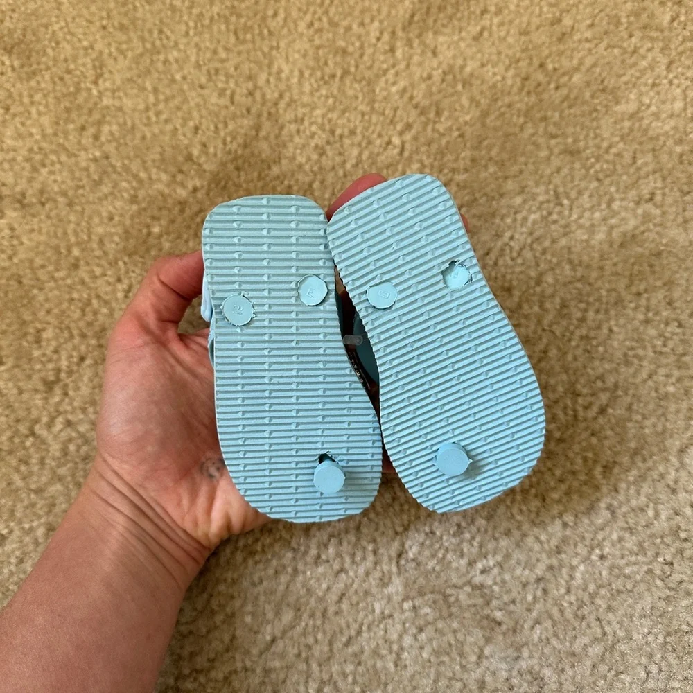 NWT Havaianas Baby Shark Sandals Size 5C